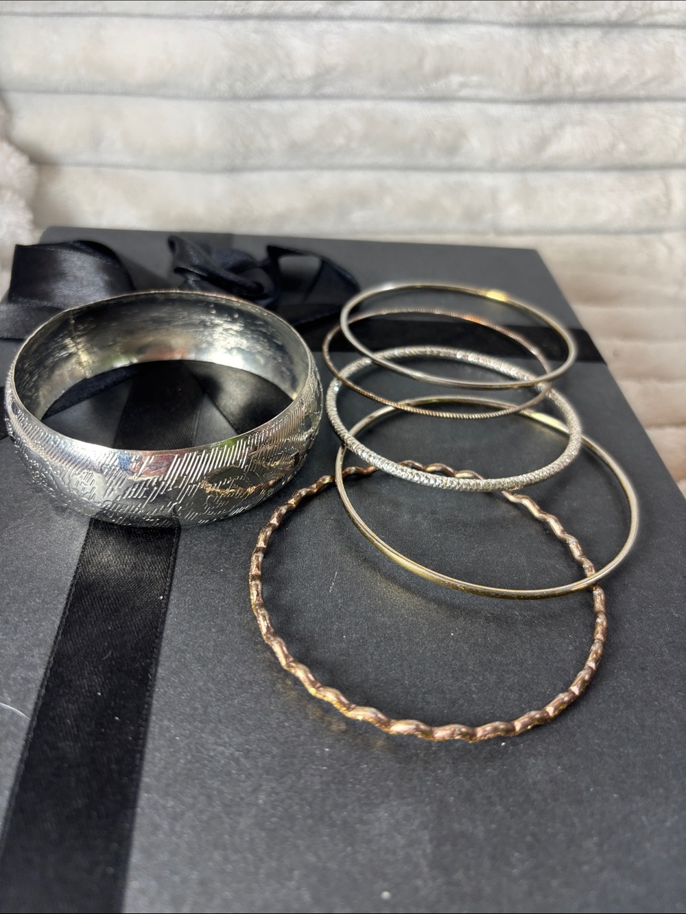 Mixed Metal Women’s Bangle Bracelet Set - Silver, Gold, Rose Gold